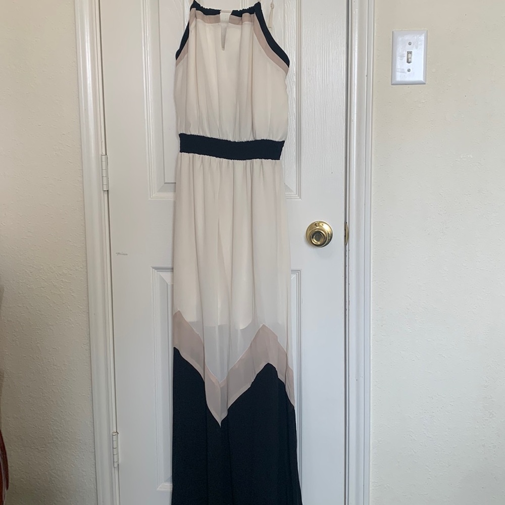 Maxi dress in black, tan, cream